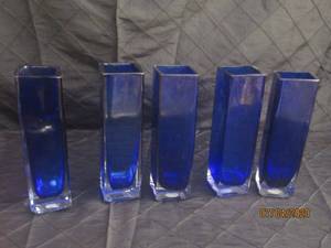 lot 251 image: TOTAL OF 5 AAC&nbsp GLASSWARE COBALT BLUE RECTANGLE OPENING GLASS VASE&nbsp7.5 HEIGHT&nbsp