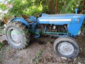 lot 4 image: Ford 3000 tractor