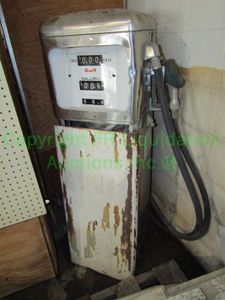 lot 3 image: Vintage mid-century Gulf Wayne pump company model 1 gas pump