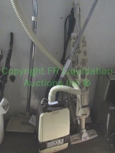 lot 14 image: Assorted vacuums