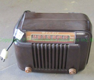 lot 43 image: 1940s Bendix Aviation corporation KC Police radio model 0526A