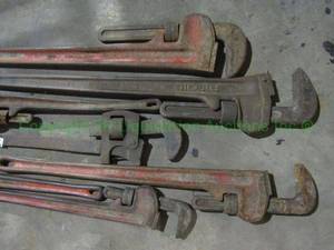 lot 74 image: Assorted Large heavy duty pipe wrenchs largest is 44 long