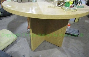 lot 92 image: Round top laminate table