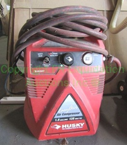 lot 160 image: Husky 1.5 gallon portable air compressor with hose