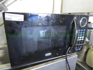 lot 175 image: Sunbeam microwave oven model SGB8901