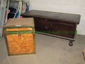 lot 27 image: Cavalier Cedar lined hope chest and cedar lined storage box
