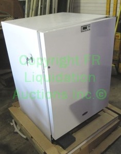 lot 226 image: Marvel Scientific 24 general purpose automatic freezer model MS24FAS4RW. Dent on side. Never used like new condition