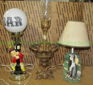 lot 91 image: Golf & Bar figural table lamps plus decorative lamp