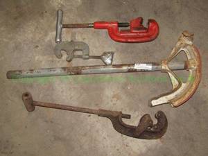 lot 115 image: Ridgid and other brand pipe cutters and conduit bender