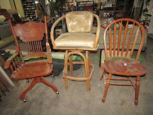 lot 127 image: Solid oak office and accent chairs