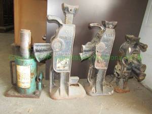 lot 123 image: Heavy duty contruction jacks (3) plus 1 hydraulic bottle jack