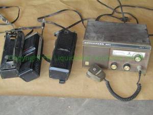 lot 130 image: Vintage Realistic CB transceiver radio set (2) and Johnson Messenger 250 CB base radio