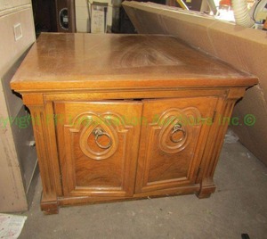 lot 456 image: Walnut veneer end table