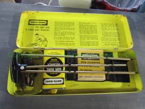 lot 187 image: Brite Bore deluxe gun cleaning kit