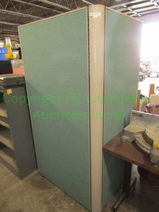 lot 189 image: Commercial privacy walls