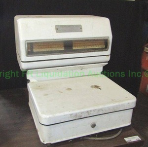 lot 197 image: Hobart Dayton commercial butcher scale