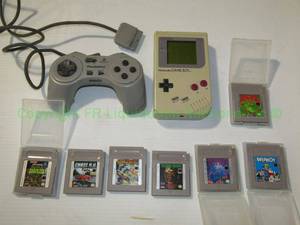 lot 202 image: Retro 1989 Nintendo Gameboy (does not power on) with games including Tetris, Paperboy and more