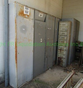 lot 373 image: Storage lockers as shown