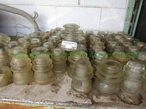 lot 387 image: Vintage 1950s Hemingray glass telephone line insulators