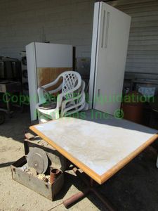 lot 407 image: Laminate top table, plastic patio chairs and more as shown