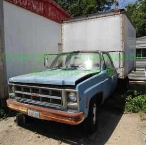 lot 413 image: 1979 GMC Sierra 35 box truck (contents included), 350 V8 engine, VIN TCL339V610777