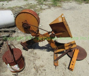 lot 418 image: Pull behind tractor implement missing wheels
