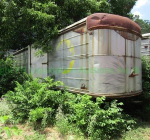 lot 424 image: Semi-truck trailer