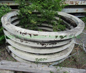 lot 447 image: Large steel rings approx. 48 wide very heavy