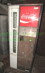 lot 459 image: Vintage Coca Cola Cavalier soda bottle vendor