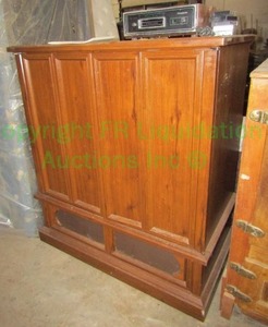 lot 296 image: Retro Mitsubishi RS-845US entertainment center plus 50 x 44 x 25