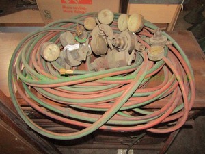 lot 274 image: Victor welding metering valves and guages plus oxyacetylene welding hoses