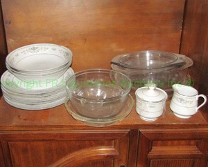 lot 250 image: Pyrex glassware and Diane fine porcelain china ware