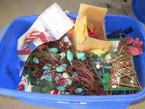 lot 254 image: Assorted holiday items plus