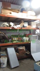 lot 357 image: CONTENTS ON SHELVING UNIT INCLUDING A VINTAGE AMANA RADARANGE MICROWAVE OVEN AND MORE