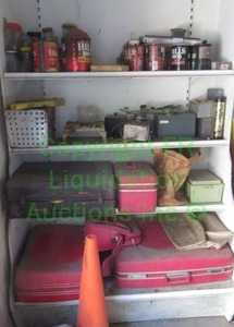 lot 364 image: CONTENTS OF SHELF INCLUDING HARDWARE, TRAVELERS CASES AND MORE