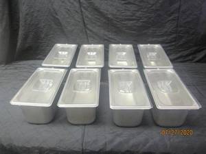lot 341 image: 8 VOLLRATH SUPERPAN STAINLESS STEEL 30362 WITH RUBBERMAID PLASTIC LID