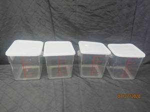 lot 357 image: 4 RUBBERMAID COMMERCIAL 8QT PLASTIC CONTAINER WITH LIDS