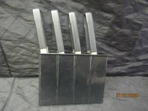 lot 382 image: TOTAL OF 4&nbsp VOLLRATH BLACK UTILITY TONGS 47809 WITH 4 SECTION&nbsp TONG HOLDER