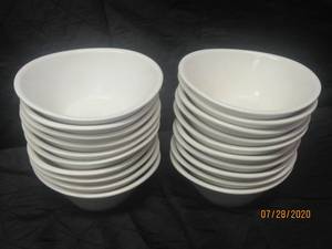 lot 406 image: TOTAL OF 20 CREATIONS TM063 CREAM MELAMINE SLANT 8 DIAM BOWLS&nbsp
