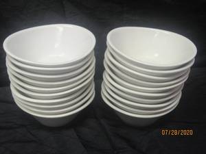 lot 407 image: TOTAL OF 20 CREATIONS TM063 CREAM MELAMINE SLANT 8 DIAM BOWLS&nbsp