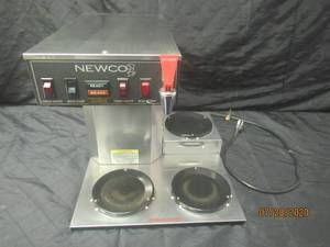 lot 423 image: COMMERCIAL NEWCO 3 DECANTER COFFEE MAKER&nbsp