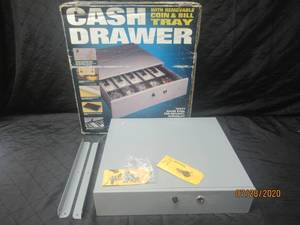 lot 426 image: MMF INDUSTRIES CASH DRAWER WITH REMOVEABLE COIN &amp BILL TRAY IN ORIGINAL BOX&nbsp&nbsp- NEED LOCK REPLACED&nbsp