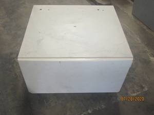 lot 429 image: LOW METAL DRAWER ON WHEELS&nbsp&nbsp21 34 L X 20 12 X 14 H&nbsp