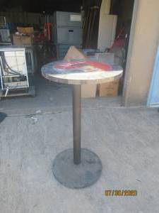 lot 436 image: PUB TABLE&nbsp 24 DIA 43 TALL