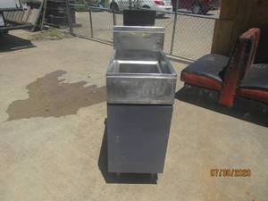 lot 455 image: NG GAS FRYER (WAS WORKING WHEN PULLED FROM SERVICE)
