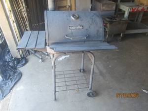 lot 457 image: CHAR BROIL SMOKERGRILL 21X29 COOKING AREA