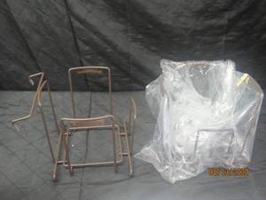 lot 458 image: DUO DON SALAD PACKAGE WIRE STANDS PB160
