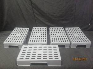lot 460 image: TOTAL OF 5 GRAY MULTIPURPOSE RACKS&nbsp