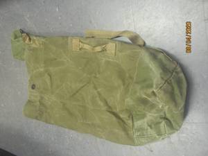 lot 463 image: MILITARY DUFFLE BAG&nbsp