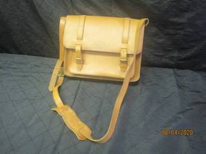 lot 473 image: FOSSIL LEATHER BAG
